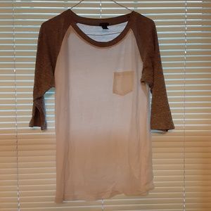 Grey and white 3/4 sleeve top